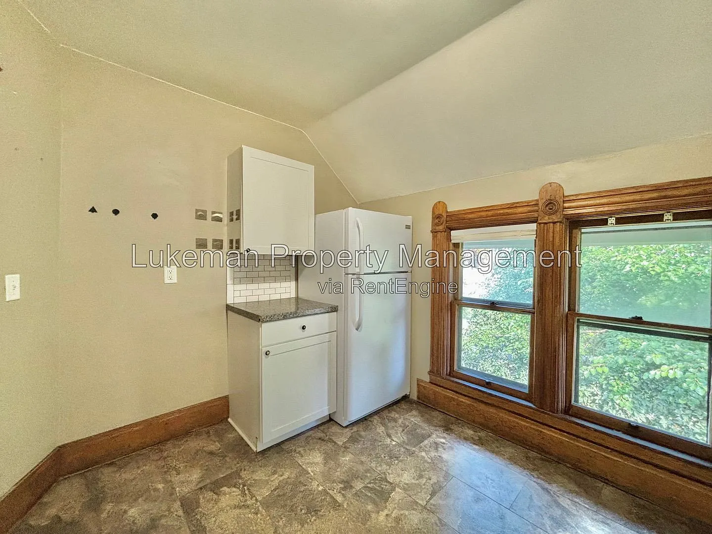 2 bed, 1.0 bath, 700 sqft, $1,090 — Photo 2