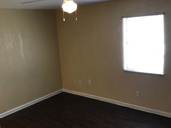 4th image of 1017 W Pioneer Pkwy APT B