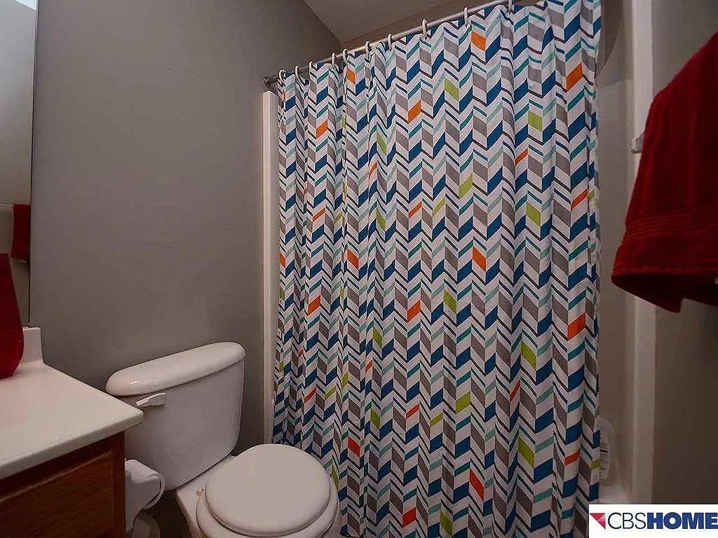 3 bed, 1302 sqft, $1,875 — Photo 2