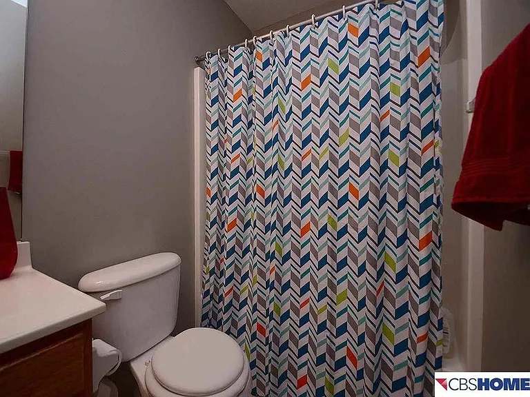 7916 Curtis Ave — Photo 2