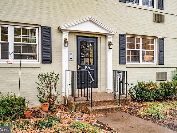 2nd image of 107 N George Mason Dr APT 3
