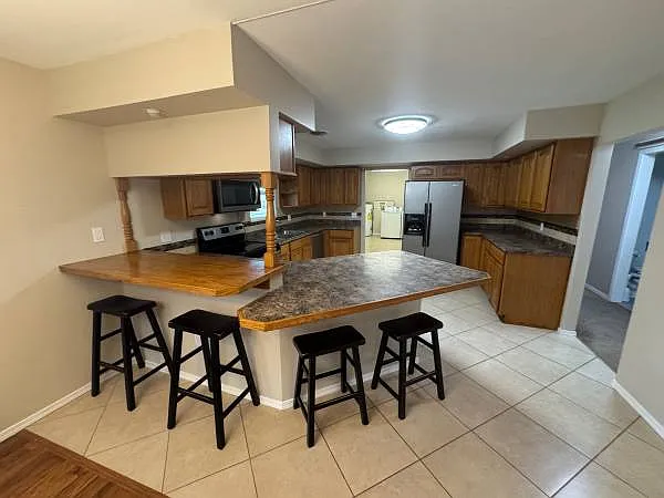 4 bed, 1504 sqft, $2,400 — Photo 4