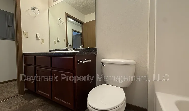 317 16th St S #4 — Photo 24