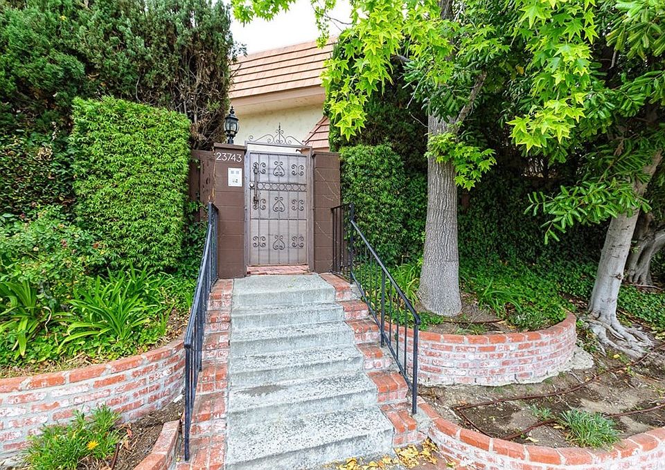 1st image of 23743 Burbank Blvd