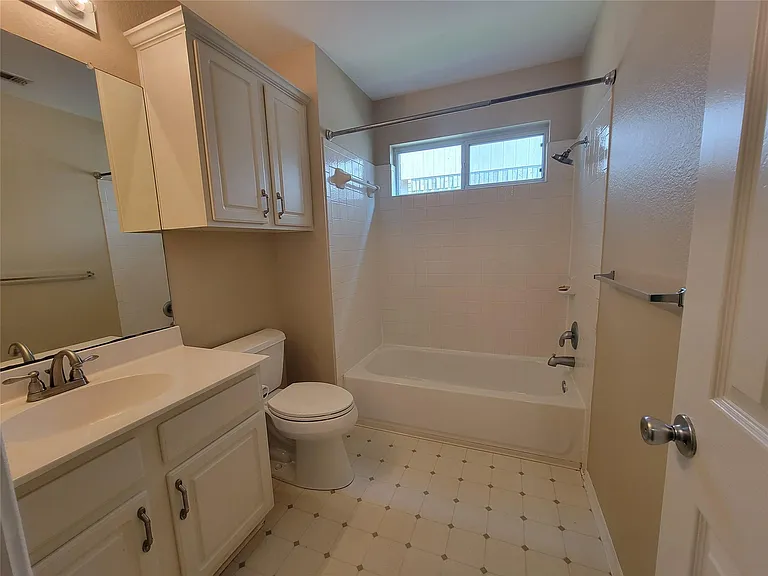 3307 Saint Genevieve Dr — Photo 15