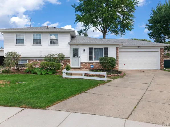 16296 Picton Ct, Clinton Township, MI 48038