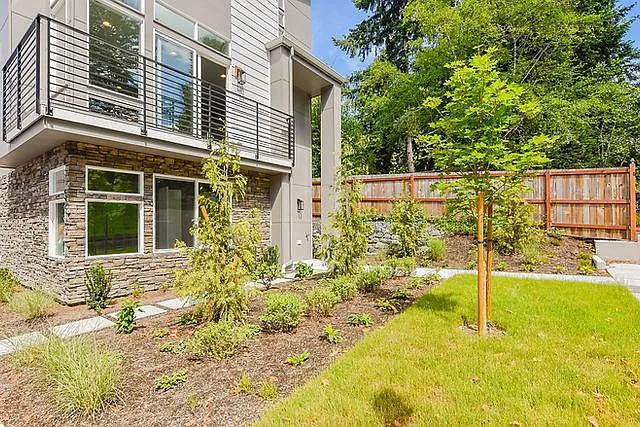 Community HOA frontyard.
