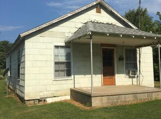 605 8th St, Carmi, IL 62821