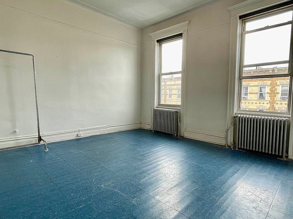 1st image of 3015 42nd St APT 2R