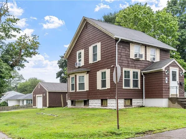 4 Whitcomb Rd E, Riverside, RI 02915