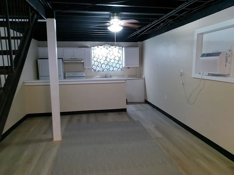 2706 Pine Ave — Photo 2