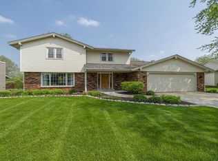 6110 Denwood Dr, Rockford, IL 61114