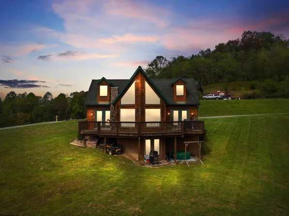 460 Lakeview Dr, Horner, WV 26372