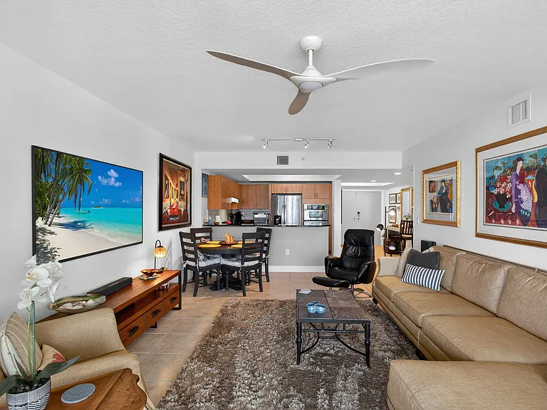 2700 N Federal Hwy #203 — Photo 40
