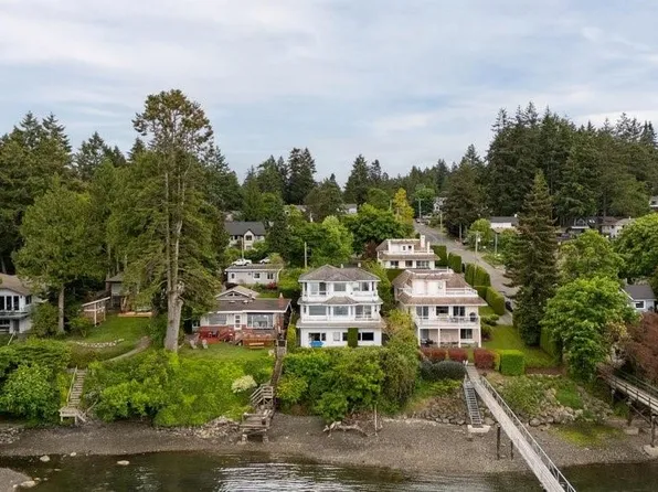 7014 Brentwood Dr, Central Saanich, BC V8M 1B4