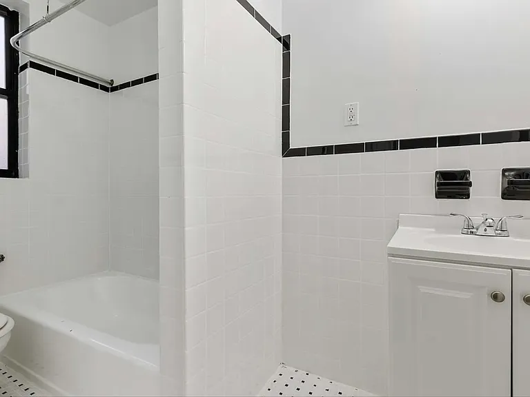 545 85th St #B3 — Photo 4