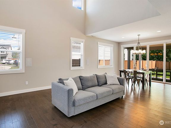 5th image of 1137 E Brown Place