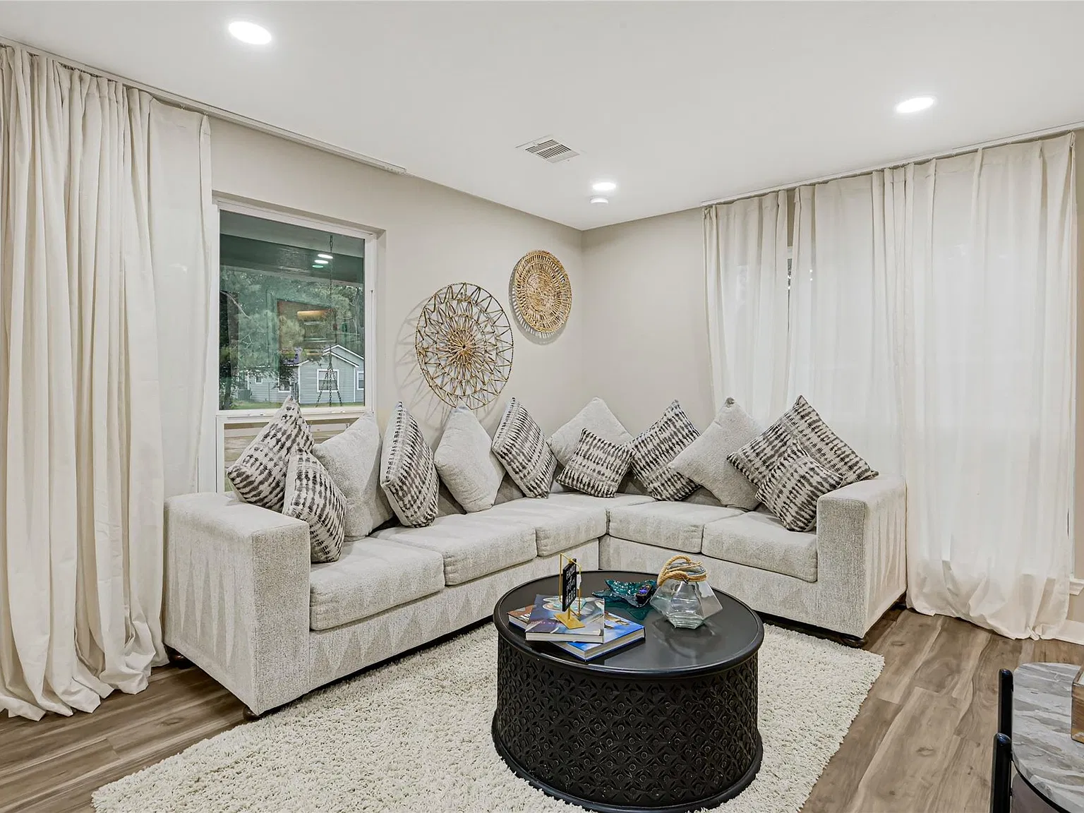3 bed, 2.0 bath, 1170 sqft, $2,750 — Photo 4
