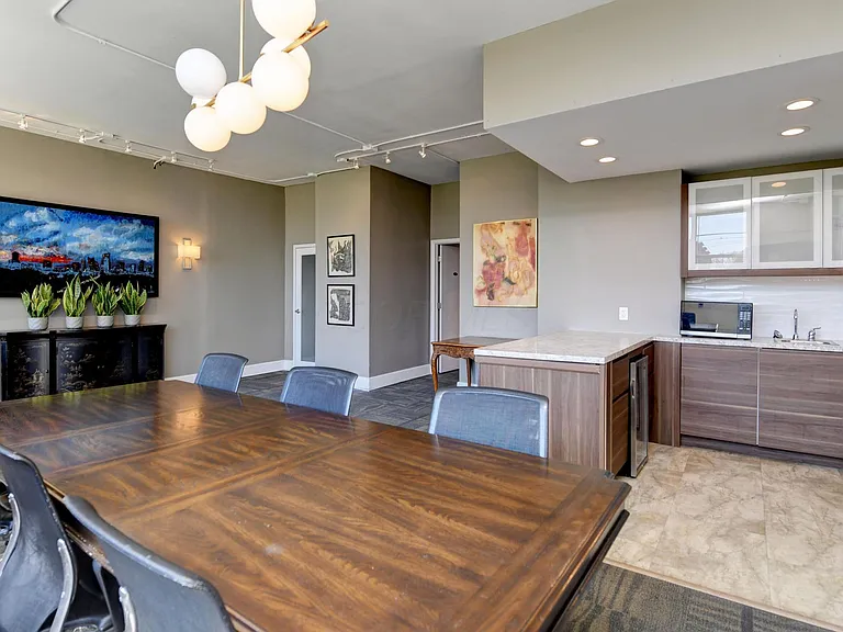 1620 E Broad St #408 — Photo 18