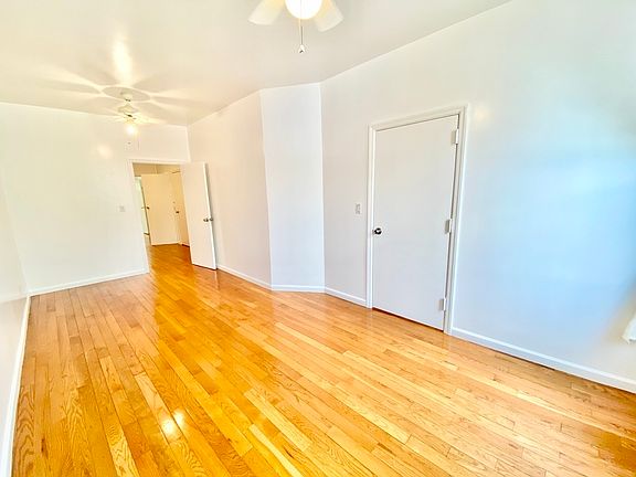 4th image of 26-04 Hoyt Ave S #1A