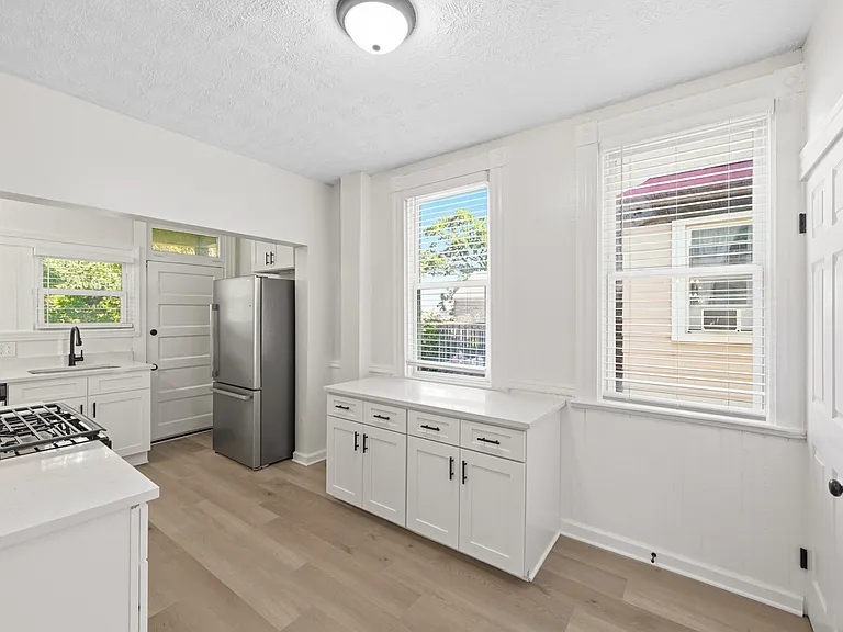 1642 Methyl St — Photo 36