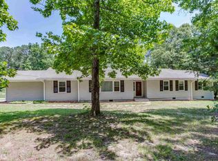 6304 Garden Ln, Flowery Branch, GA 30542