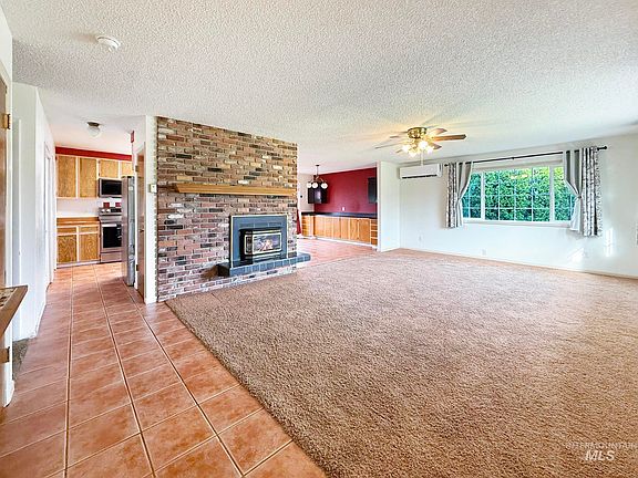 3rd image of 739 Maple St
