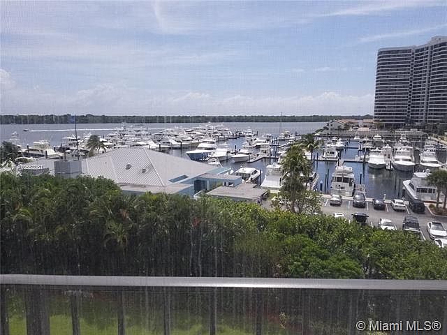 1st image of 120 Lakeshore #635