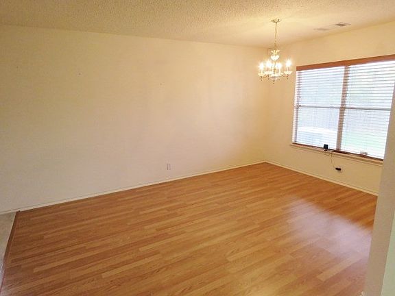 4th image of 1221 Porterfield Dr
