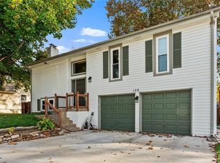 128 E Nelson Cir, Olathe, KS 66061