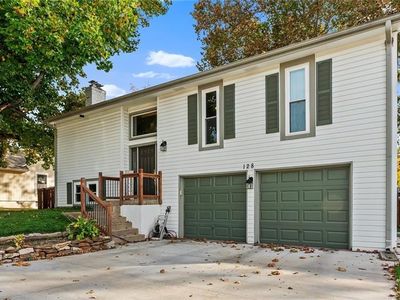 128 E Nelson Cir, Olathe, KS, 66061