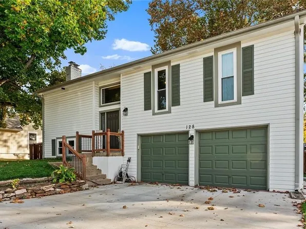 128 E Nelson Cir, Olathe, KS 66061
