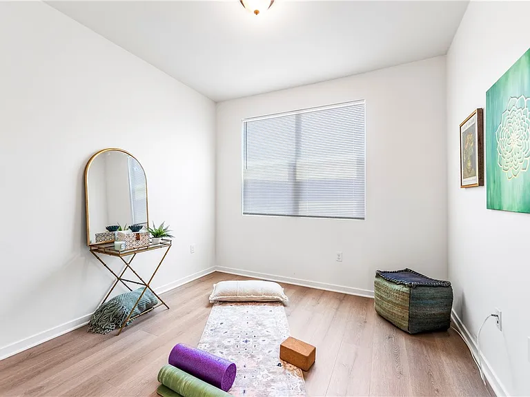 664 Colorado Cir — Photo 33