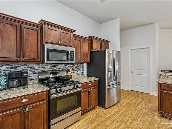 3rd image of 897 Jacobs Way