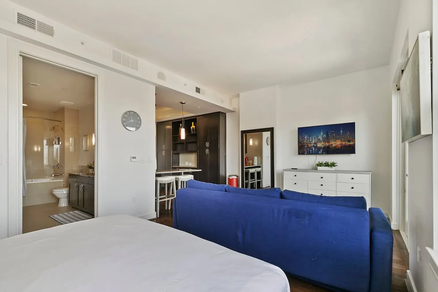Studio, 1.0 bath, $4,220 — Photo 4