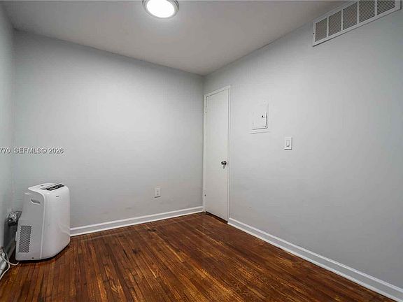 5th image of 7931 East Dr