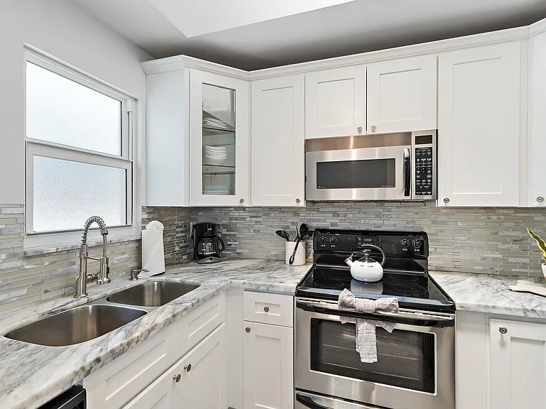 6029 Eberts St — Photo 44