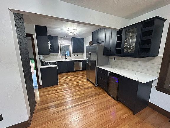 2nd image of 2880 Midland Rd