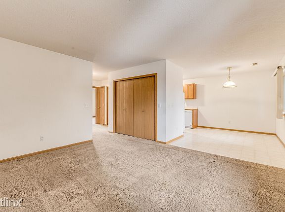 2nd image of 1524 Flynn Ln