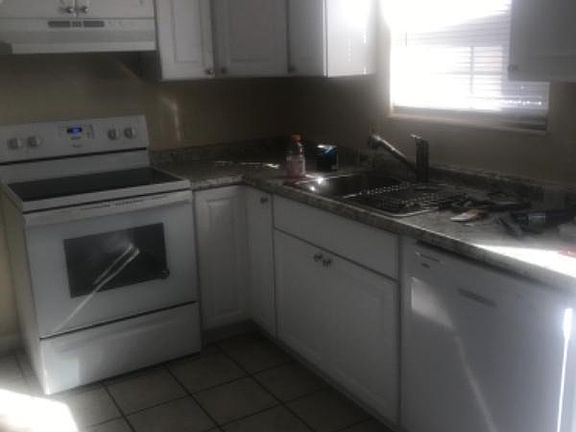 4th image of 818 Loomis Ave