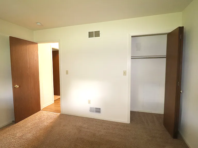 209 Colonial Dr — Photo 21