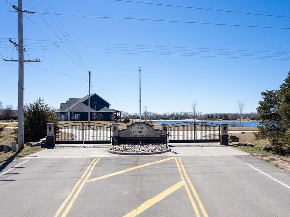 91 Bayshore Dr, Columbus, NE 68601