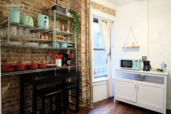 Rented by Sotheby's International Realty | media 10