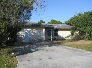 2804 26th St SW, Lehigh Acres, FL 33976