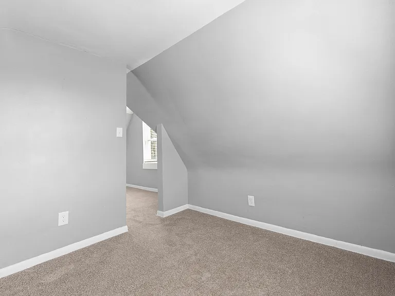 2725 Connecticut Ave — Photo 9