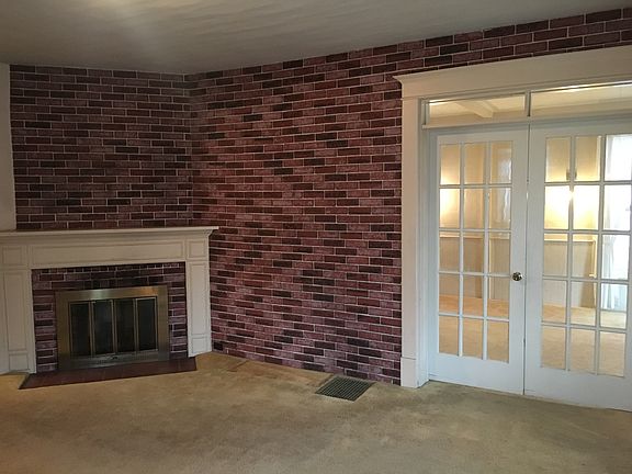 2nd image of 1019 E Maple Ave