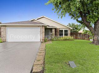 931 White Dove Dr, Arlington, TX 76017