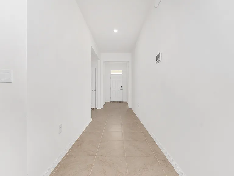 4086 NW 48th Ter — Photo 5