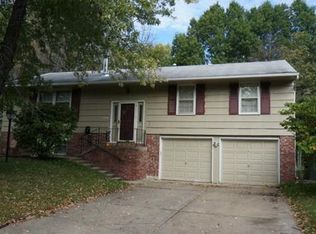 8330 E 133rd St, Grandview, MO 64030
