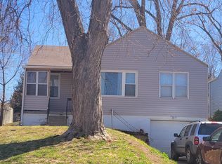 7027 N 33rd St, Omaha, NE 68112